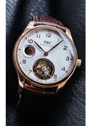 Reloj IWC Portuguese Tourbillon con esfera de acero y oro rosa, superclon