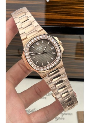 Reloj Patek Philippe Nautilus 5723 Superclon con esfera gris y oro rosa
