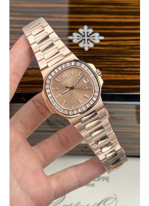 Reloj Patek Philippe Nautilus 5723 de oro rosa con zafiros blancos, superclon