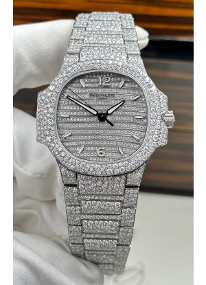 Patek Philippe Nautilus 7118/1450G-001 35 mm Caja y esfera personalizadas de moissanita