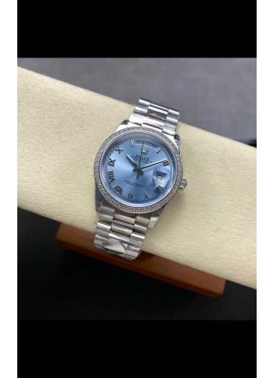 Reloj réplica suizo Rolex Day Date 128396TBR con caja de acero, esfera azul hielo con números romanos