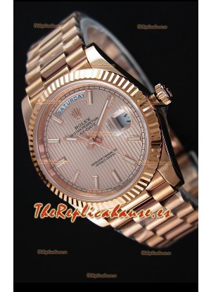 Rolex Day-Date 40MM Reloj Suizo en Oro Rosado y Dial texturizado en Oro Rosado con Numerales en Numeros Romanos