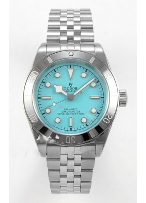 Reloj Tudor Black Bay 41 con esfera azul Tiffany y diseño Jubilee Superclon