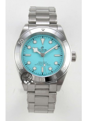 Reloj Tudor Black Bay 41 con esfera azul Tiffany y diseño Oyster Superclon
