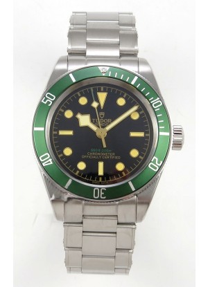 Reloj Tudor Black Bay 41 con esfera negra y bisel verde, réplica del Oyster Superclon