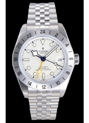 Reloj Tudor Black Bay PRO 79470-0004 GMT con esfera blanca y correa Jubilee, superclon