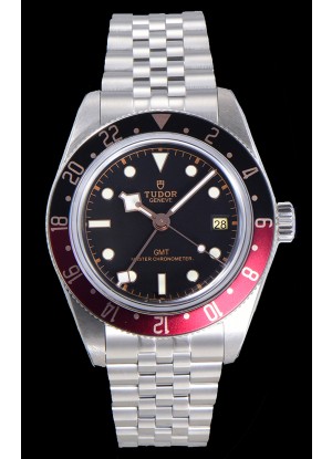 Reloj Tudor Black Bay GMT con esfera roja y bisel negro/rojo, superclon del Jubilee