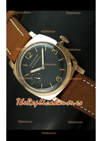 Panerai Radiomir Swiss Vintage de oro rosado con malla marrón.