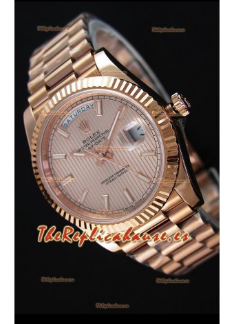Rolex Day-Date 40MM Reloj Suizo en Oro Rosado y Dial texturizado en Oro Rosado con Numerales en Numeros Romanos