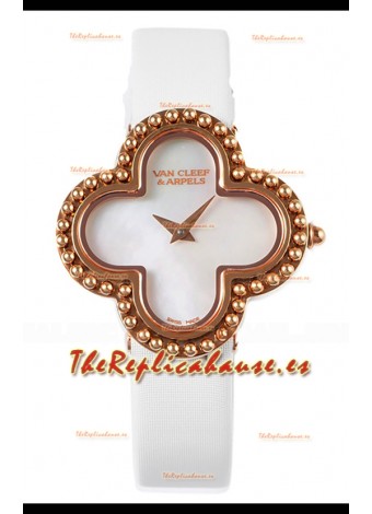 Reloj Van Cleef & Arpels Alhambra de oro rosa con correa blanca