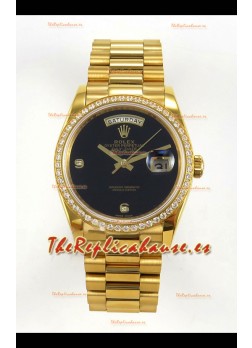 Réplica suiza del Rolex Day-Date en oro amarillo con esfera negra y bisel de diamantes de 36 mm