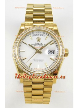 Reloj Rolex Day Date 128348 de oro amarillo con esfera blanca y bisel con diamantes, réplica exacta