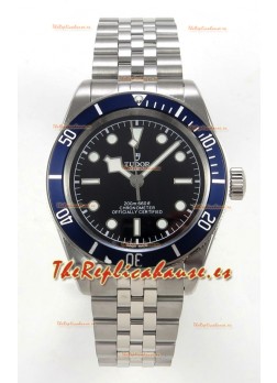 Reloj Tudor Black Bay 41 con esfera negra y bisel azul, superclon del Jubilee