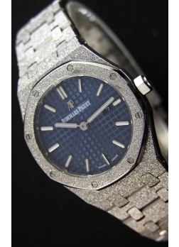 Audemars Piguet Royal Oak Frosted Réplica 1:1 de Cuarzo Suizo en Oro Blanco y Dial Azul Marino 33MM